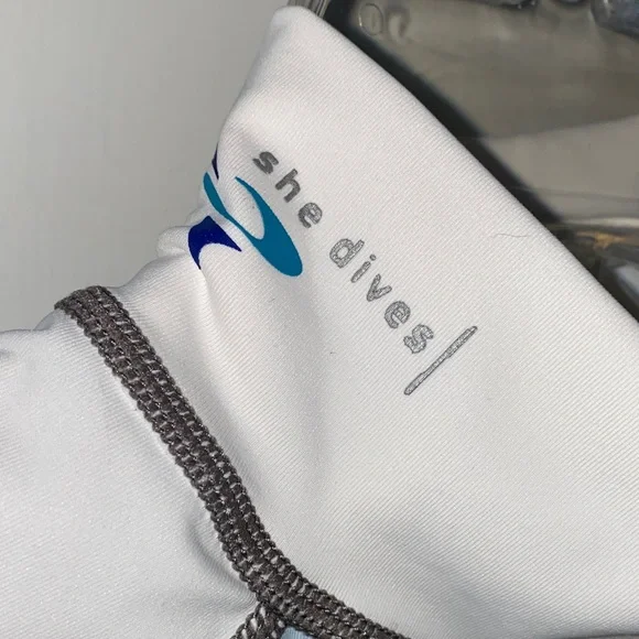 Mares Women's Pink and White Rash Guard - Picture 3 of 7